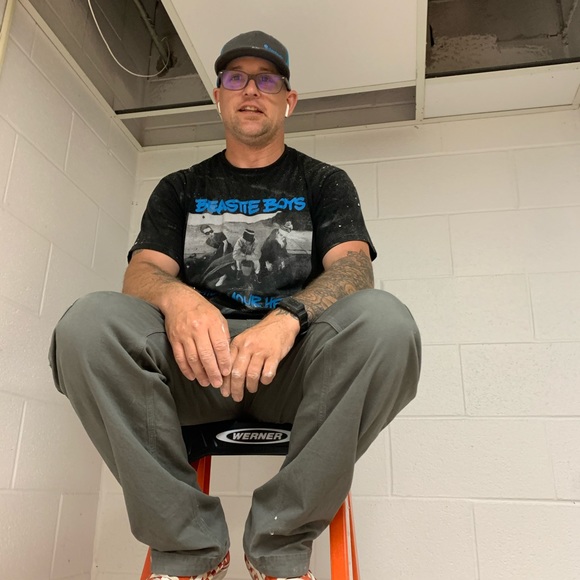 Hello everyone! Everything in my closet is new, like new, or vintage. - Picture 4 of 8